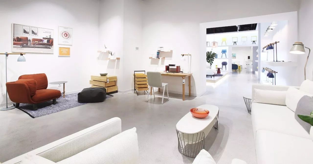 跨界新玩法 當家居店COS宜家，食堂變身潮流據點